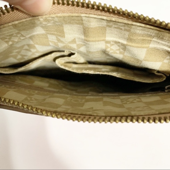 Jim Shore Leather Floral Embossed Design Crossbody Bag Two Toned Fully Lined - Picture 13 of 16